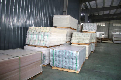 透明不反光的亞克力板材叫什么